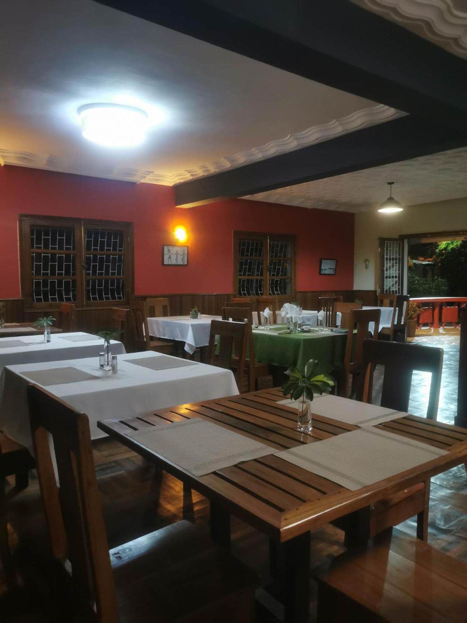 L'Anis Etoile - Hotel Restaurant Antsirabe Ngoại thất bức ảnh